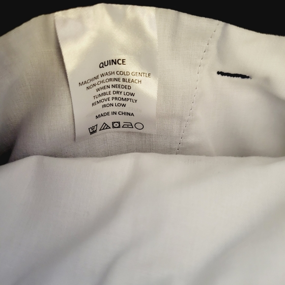 Quince's Recycled Comfort Tech Chino MEN'S (Slim Fit) Navy, 3M Reflective stripe - Picture 6 of 6